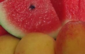 西瓜和桃子能一起吃吗