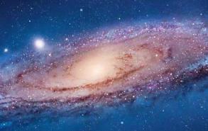 银河系中间亮的是什么