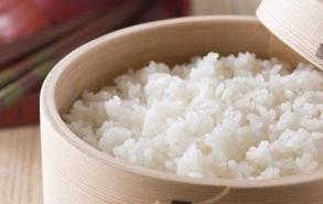 一个人蒸米饭放多少米
