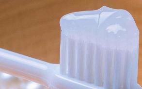 牙膏能去除不锈钢划痕
